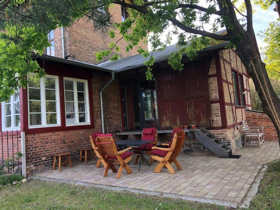 Romantisches Studio Am Waldesrand Mit Gartensauna Schwarz Exteriör bild