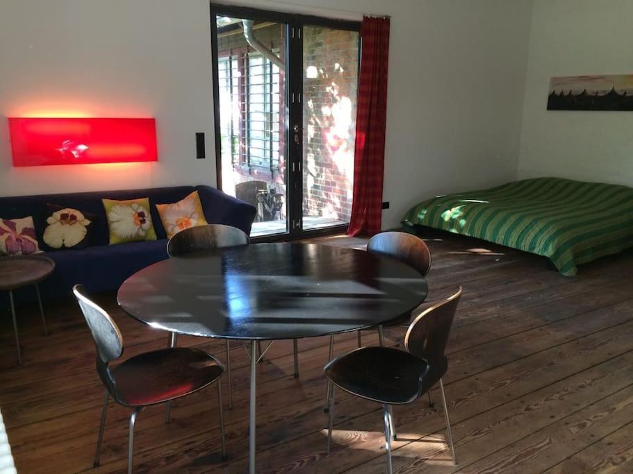 Romantisches Studio Am Waldesrand Mit Gartensauna Schwarz Exteriör bild
