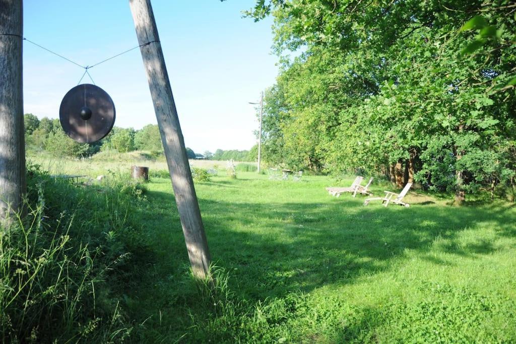 Romantisches Studio Am Waldesrand Mit Gartensauna Schwarz Exteriör bild
