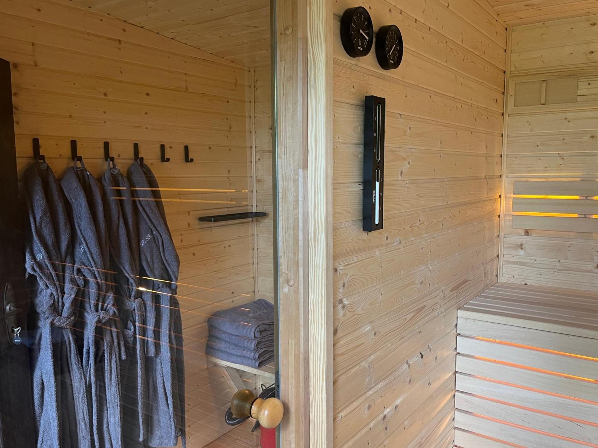 Romantisches Studio Am Waldesrand Mit Gartensauna Schwarz Exteriör bild